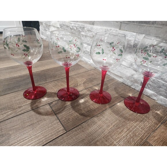 Pfaltzgraff Winterberry Wine Goblets 10oz Red Wine Glass - Set of 4 - Picture 1 of 6
